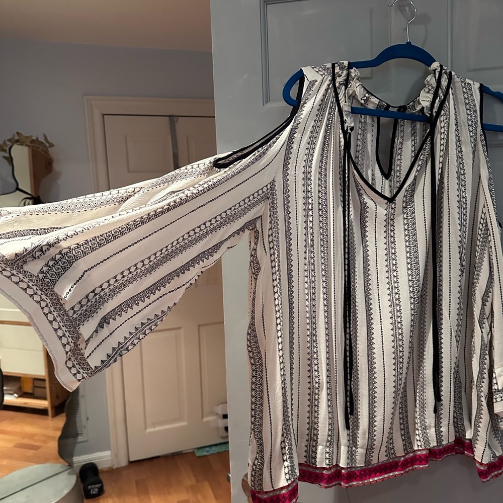 Jessica Simpson Black and White Patterned Blouse